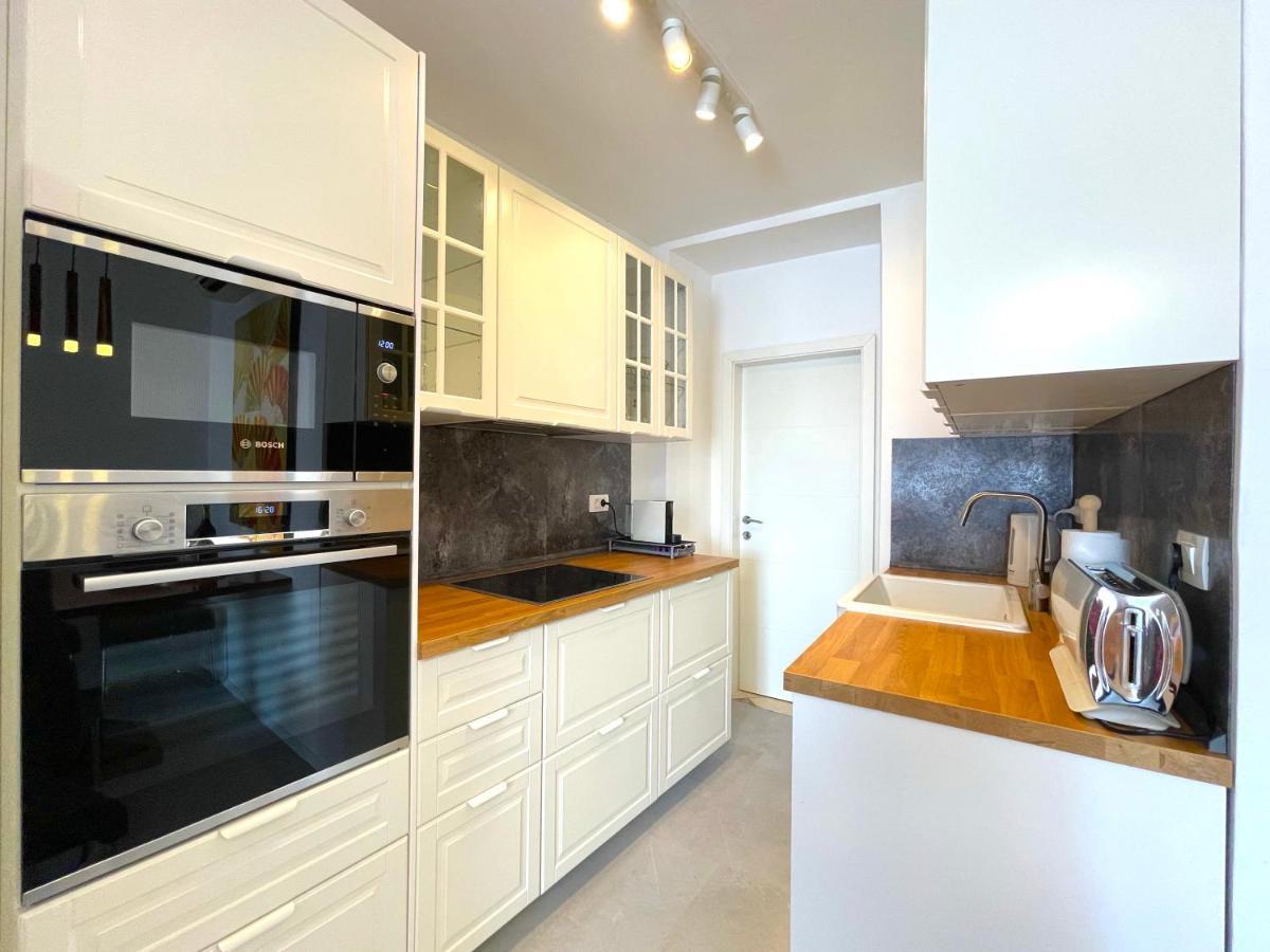 Happy Casa Isola Grande Apartment Izola Bagian luar foto