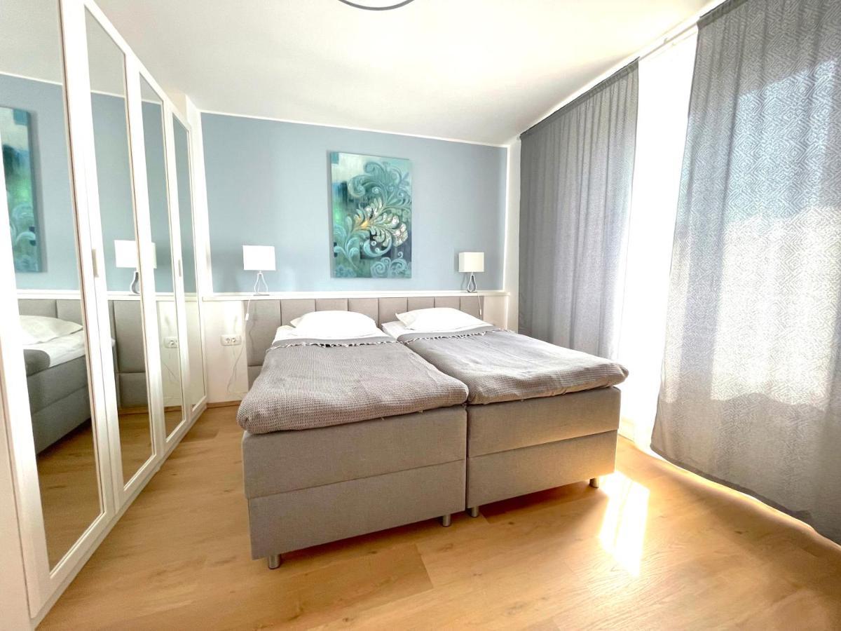 Happy Casa Isola Grande Apartment Izola Bagian luar foto
