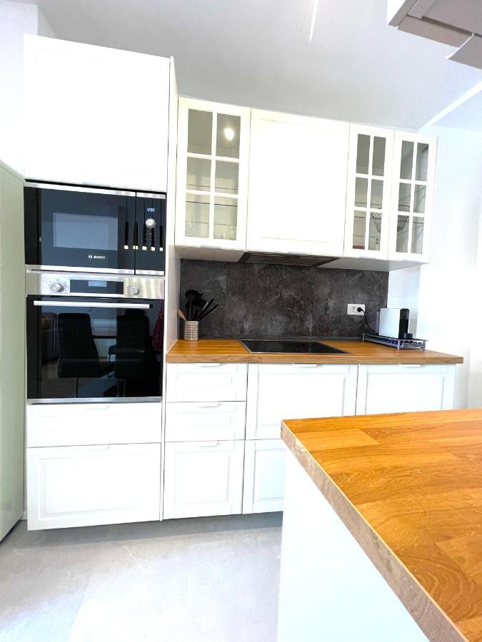 Happy Casa Isola Grande Apartment Izola Bagian luar foto